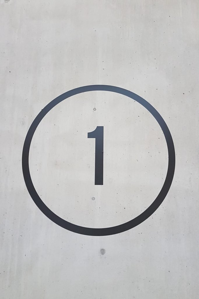 number 1 surrounded by a circle